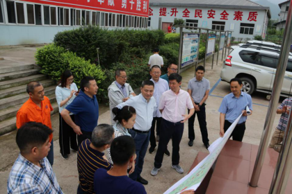 四川省交投集團(tuán)公司黨委副書記、副董事長、總經(jīng)理周黎明到仁沐新LJ18標(biāo)項(xiàng)目部檢查指導(dǎo)工作