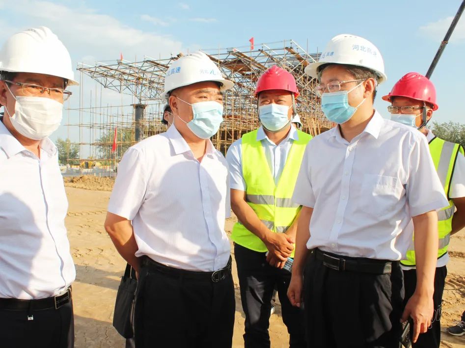 河北高速集團黨委副書記、副董事長、總經(jīng)理楊榮博深入石家莊東、石家莊南收費站改建工程項目檢查工作
