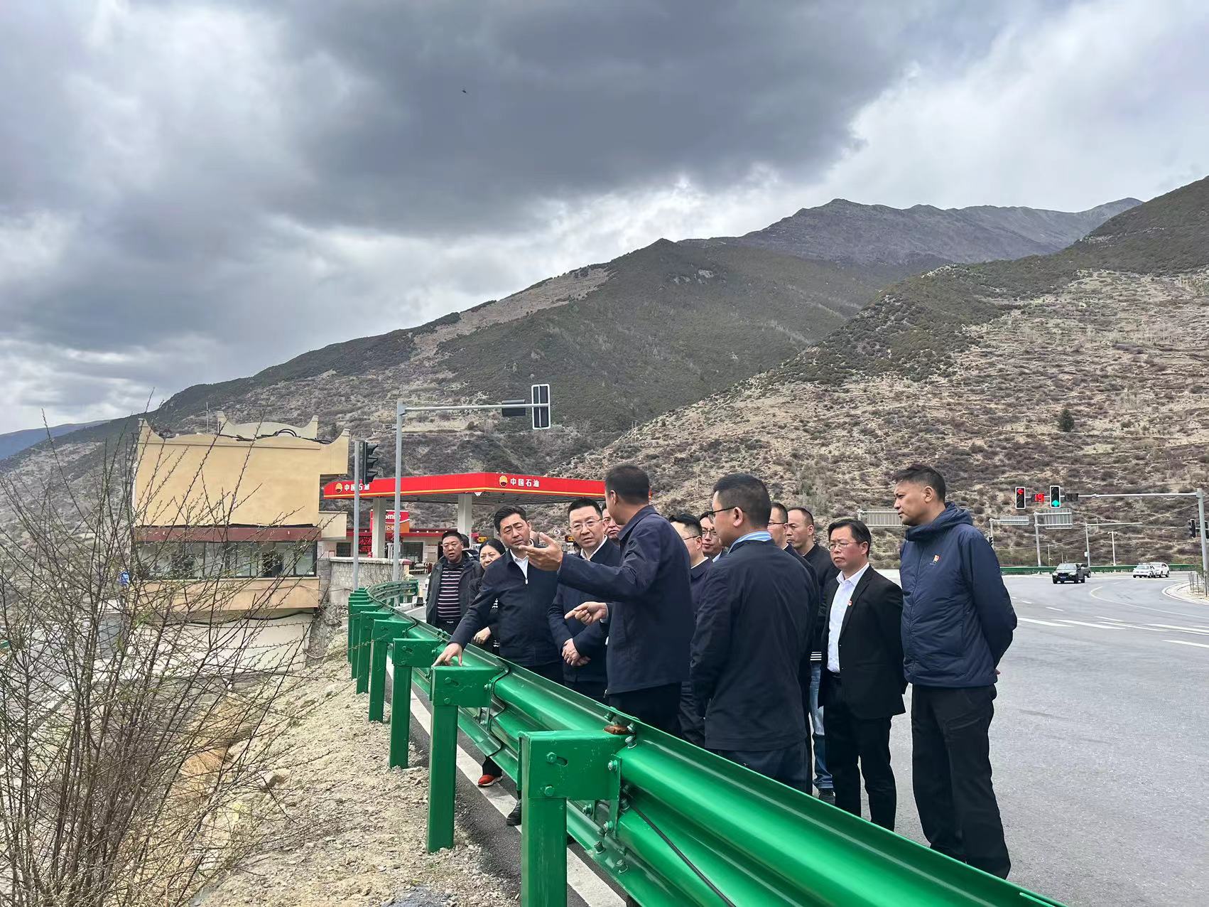 阿壩州委常委、州紀(jì)委書(shū)記、監(jiān)委主任袁震到都四山地軌道交通項(xiàng)目DSZH標(biāo)檢查指導(dǎo)工作