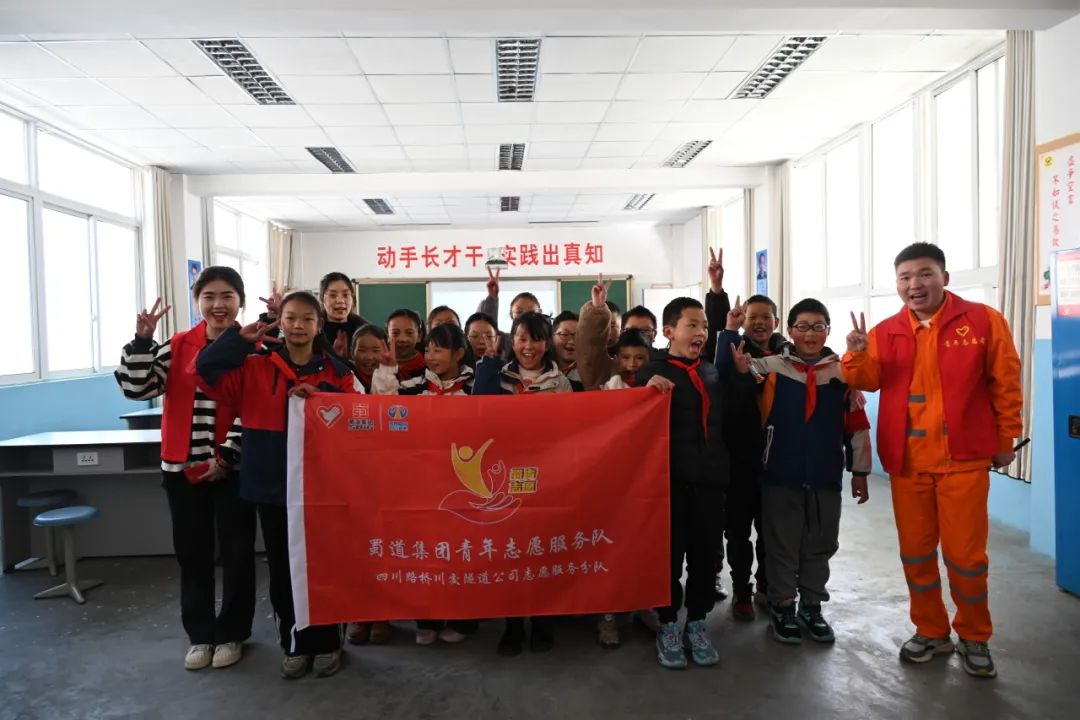 都四項目團(tuán)支部開展“守護(hù)四姑娘山的格?；ā敝驹富顒? /></div>
					<div   id=