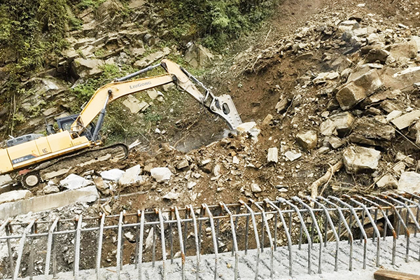 精準預判與緊急避險，成功化解塌方危機